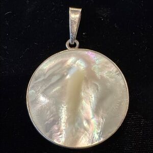 Elegant Mother-of-Pearl Pendant Set in Solid Sterling Silver Silver Marked 925